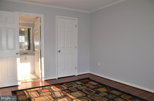 Building Photo - 3311 Lakeside View Dr