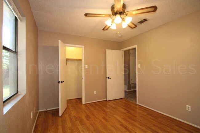 Building Photo - Spacious 4-Bedroom Home with Bonus Room, L...