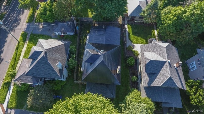 Building Photo - 216 Park Dr W