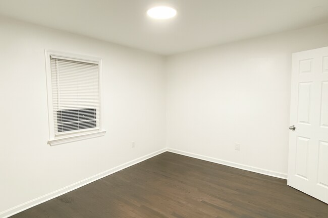 Building Photo - 306 Clifton Ave