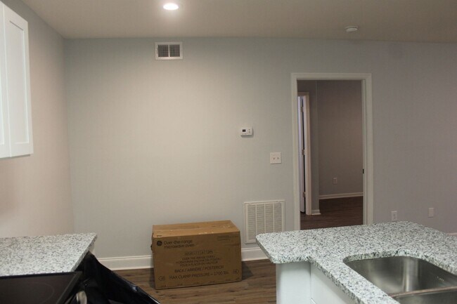 Building Photo - Plantation Point - 1st Floor, 2 Bedrooms