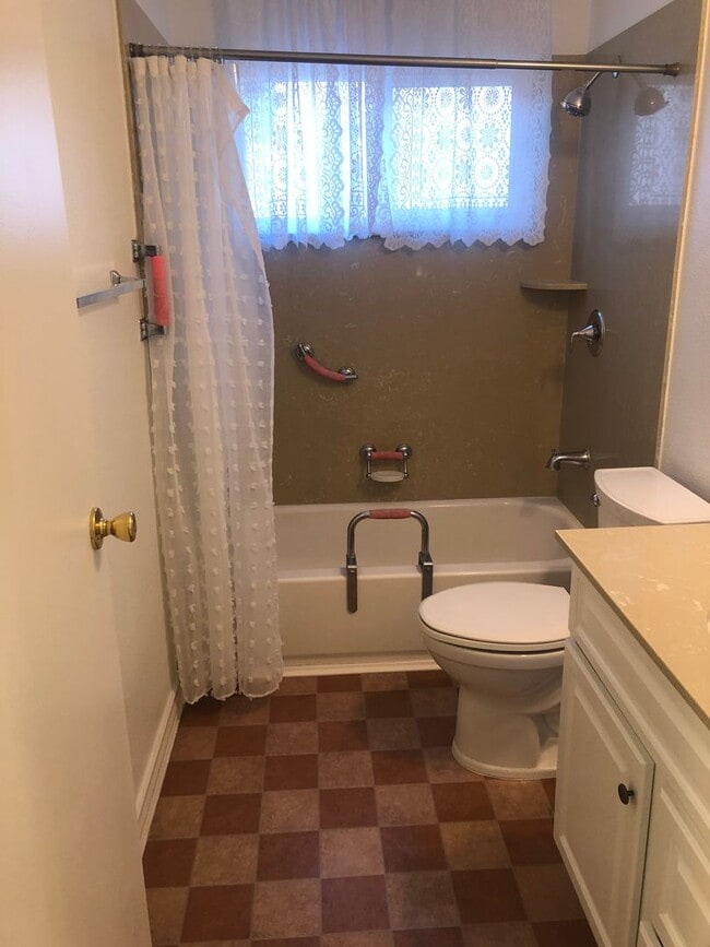 Building Photo - Clean Neat 3 Bedroom 2 Bathroom 1008 sft Rancho Cordova Home for Lease.