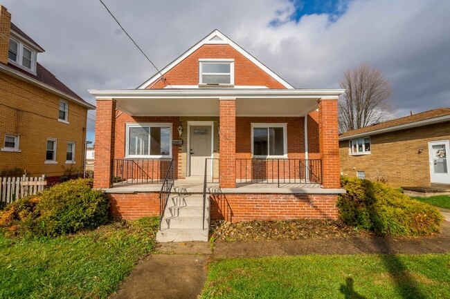 Primary Photo - Don’t miss this! Beautifully RENOVATED 3 bedroom in Stowe!!