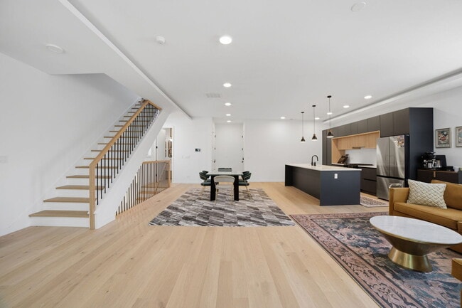 Building Photo - 5039 N Winthrop Ave