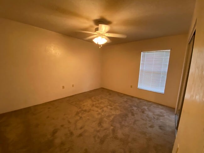 Building Photo - 386 Acorn Ln