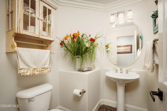 Building Photo - 1004 Lambourne Pl