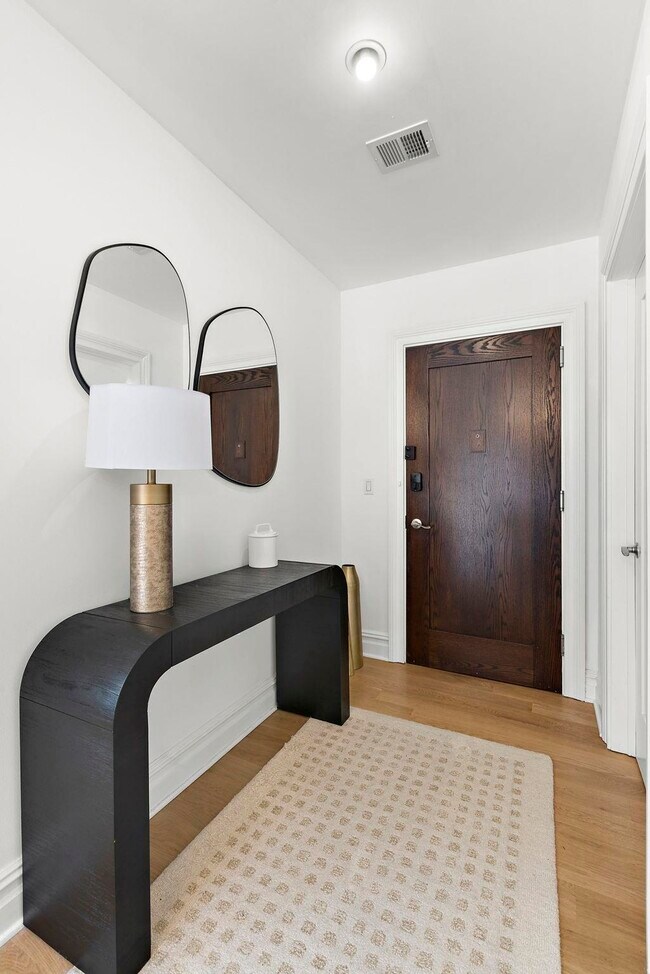 Building Photo - 250 Henley Pl
