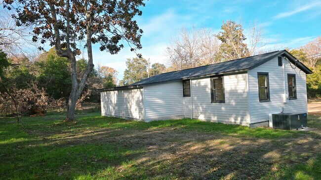 Building Photo - 64 Spruce St