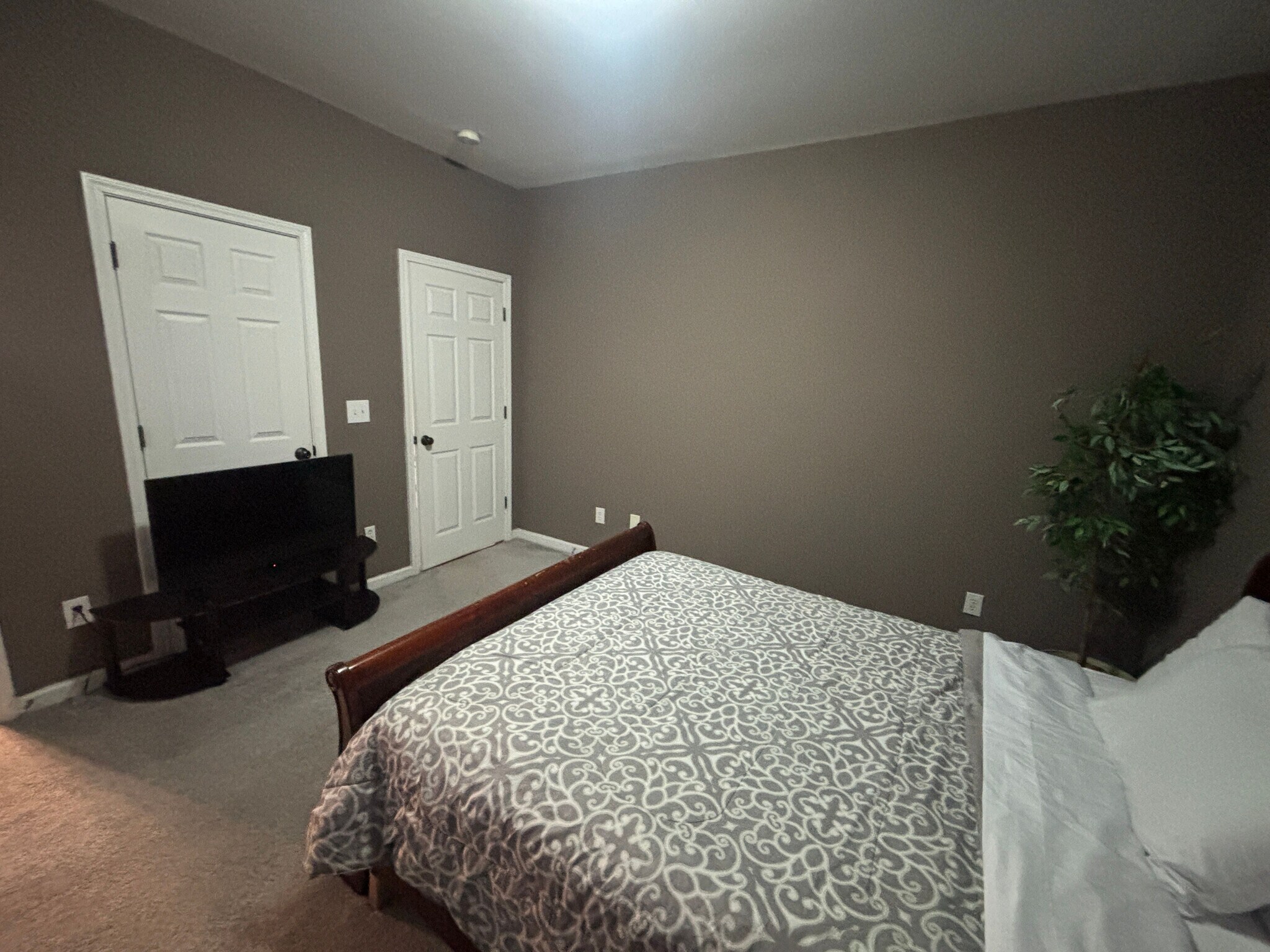 Building Photo - Room in Townhome on Linden Park Ln