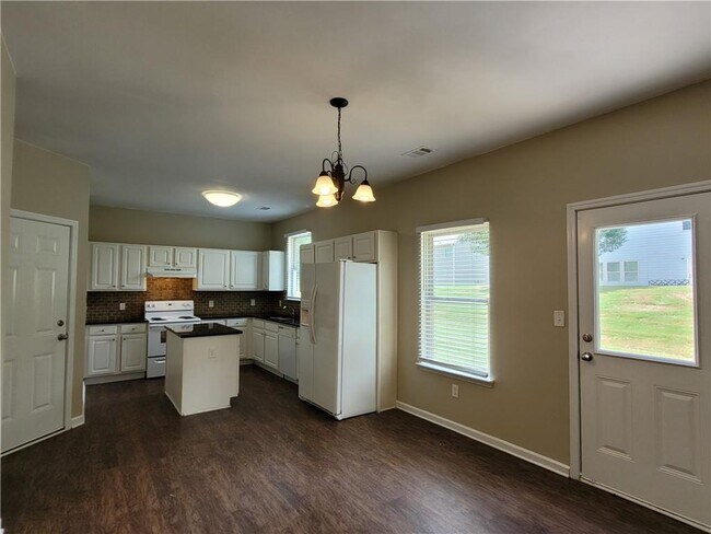 Building Photo - 6010 Stonebrook Ln