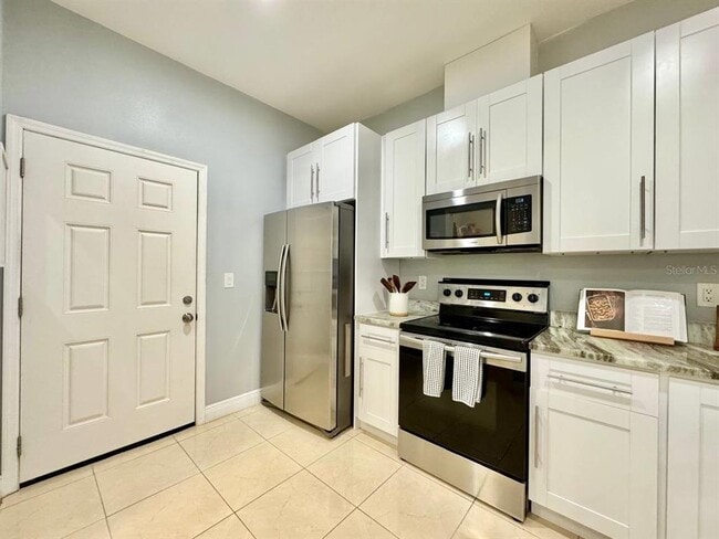 Building Photo - 8424 N Packwood Ave