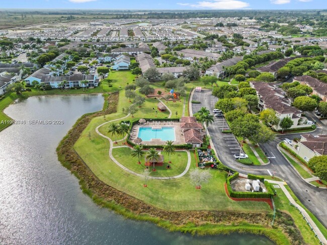 Building Photo - 2467 SE 19th St