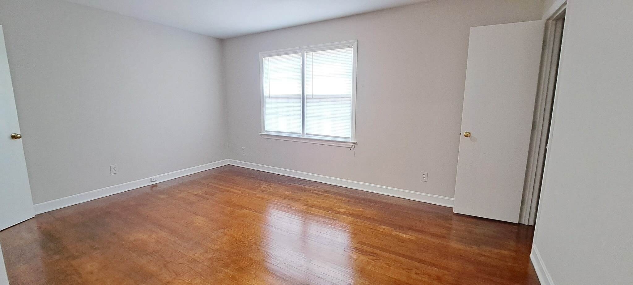 Building Photo - 610 Park Ave