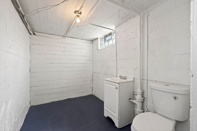 Building Photo - 1930 Stevens Ave