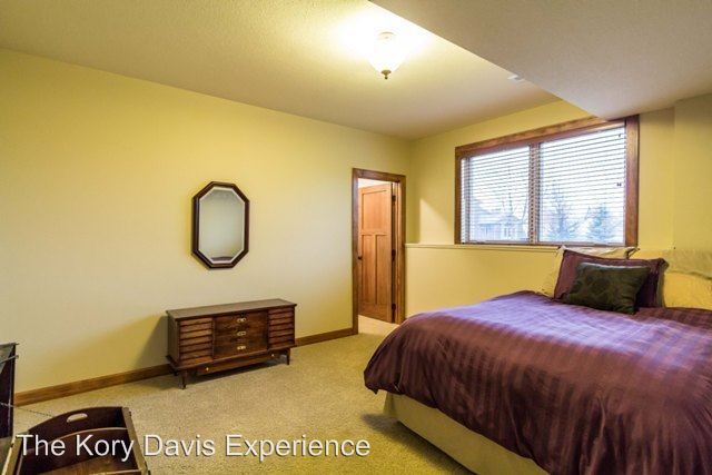 Building Photo - 2808 S Saint Charles Ln