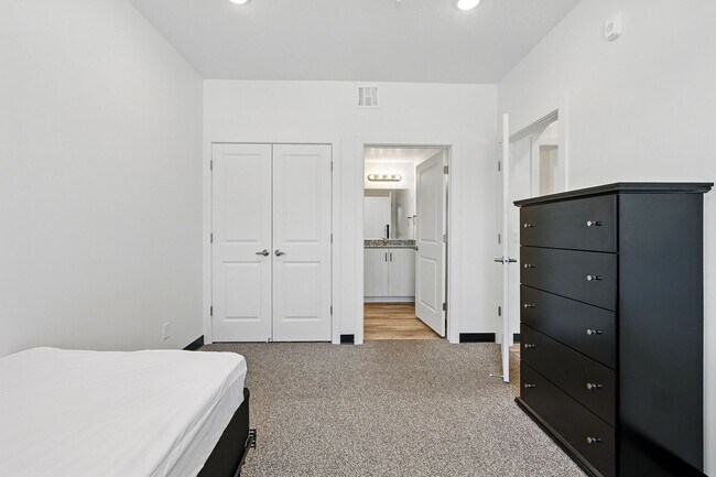 Building Photo - Harding Ave Lofts