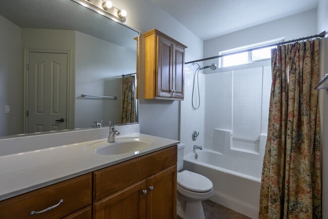 Building Photo - Beautiful 3 Bedroom Home Near Snow Canyon Parkway