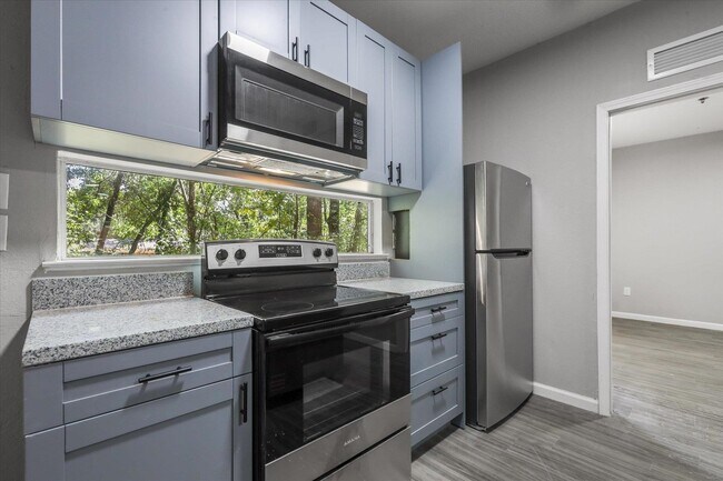Building Photo - 401 Putnam Dr