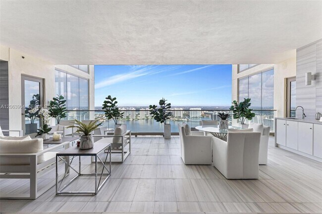 Building Photo - 17901 Collins Ave