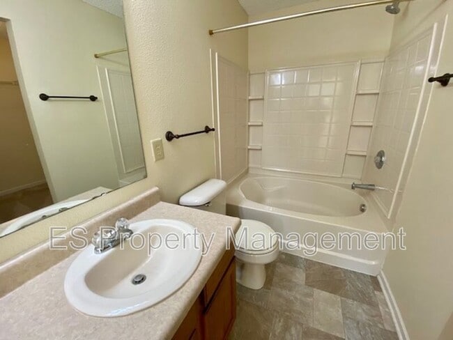 Building Photo - 10264 Cumberland Pointe Blvd