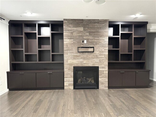 Building Photo - 920 Grove Valley Dr