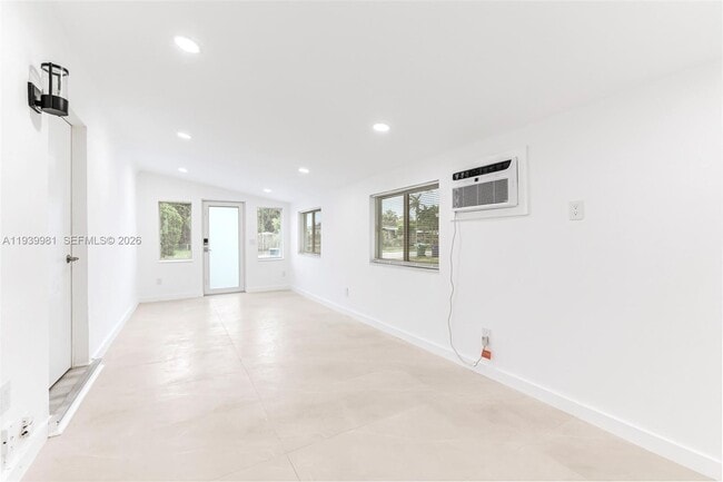 Building Photo - 2911 NW 5th Ct