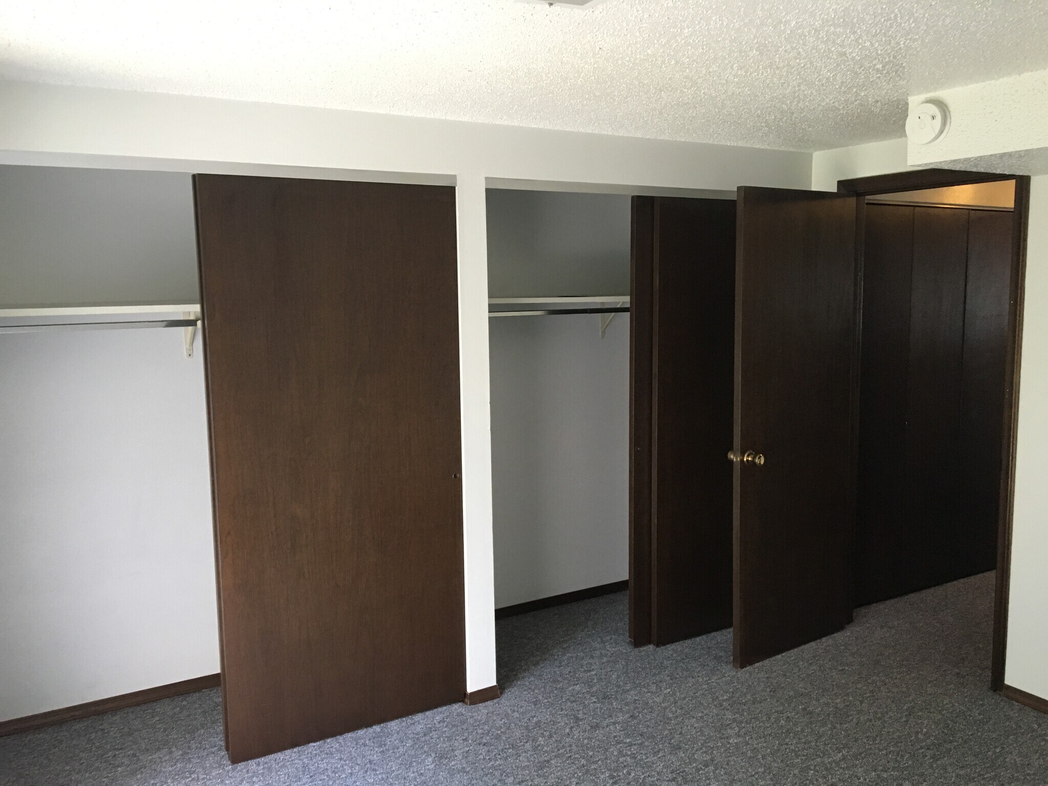 Building Photo - 804 Village Dr