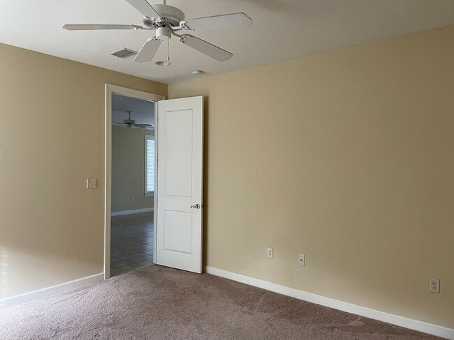 Building Photo - Great 3 Bedroom home - Coming from March 20th