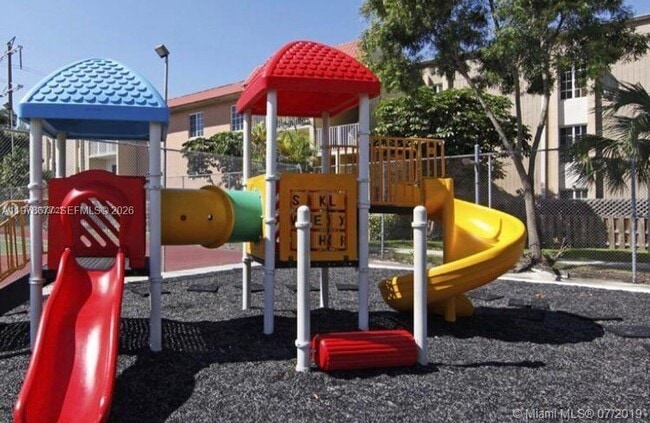 Building Photo - 5221 Geneva Ct