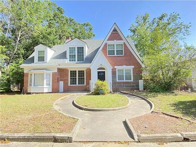 Primary Photo - 2030 E 50th St