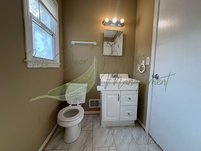 Building Photo - DUPLEX IN INDEPENDENCE!!!