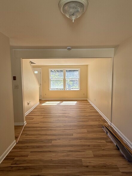 Building Photo - 5A Caryn Dr