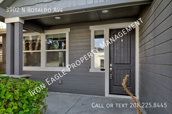 Building Photo - 3902 N Rotaldo Ave