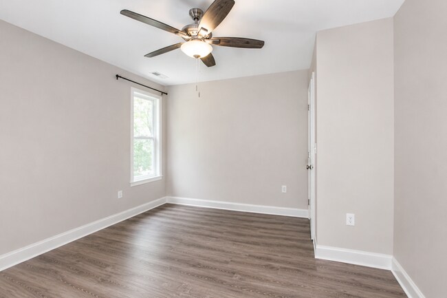 Building Photo - Spacious Three Bedroom w/ Loft Space