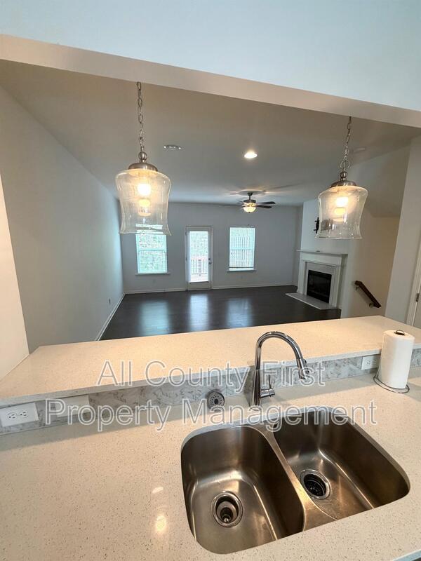 Building Photo - 887 Society Cir