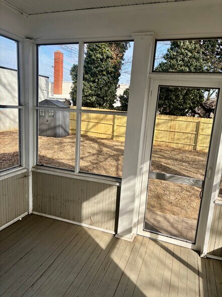 Building Photo - 2511 Charles St