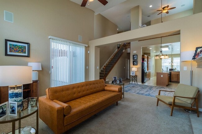 Building Photo - Immaculate Hanford 3/2.5