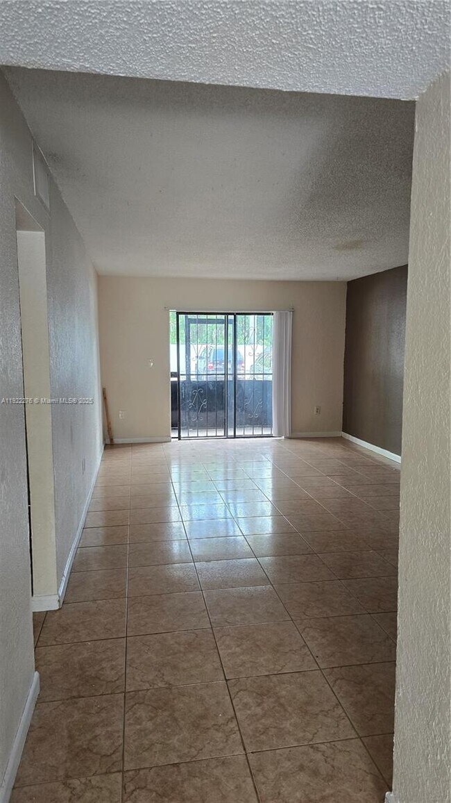 Building Photo - 13500 NE 3rd Ct