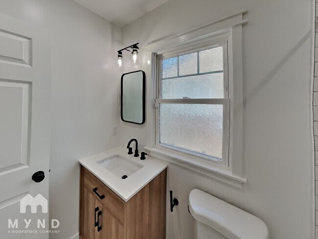 Building Photo - 3732 Buell St