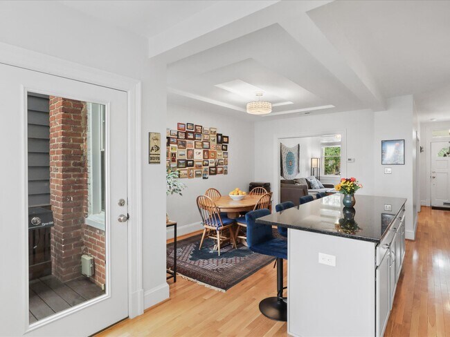 Building Photo - 1813 Bay St SE