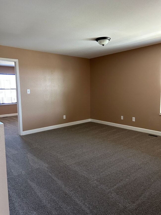 Building Photo - 1105 Lear Ln