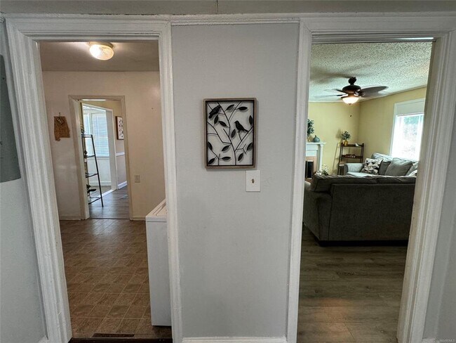 Building Photo - 2331 Woodlawn St