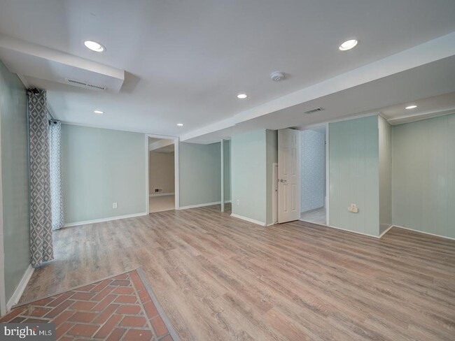 Building Photo - 8606 London Ct