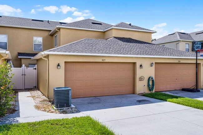 Building Photo - 2/2.5/2 Plus Loft in Gated Winter Garden C...