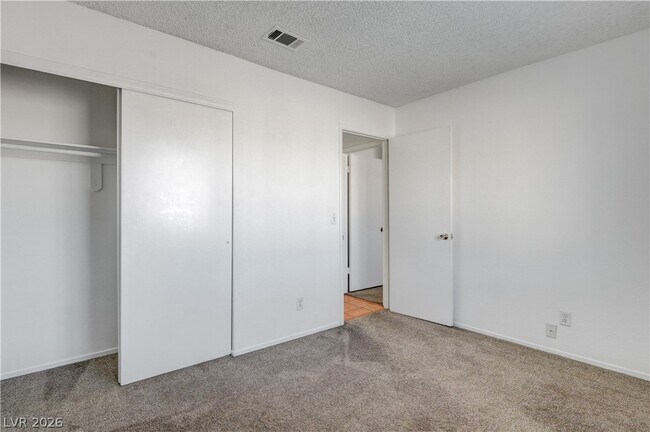 Building Photo - 707 Honeybee Ct