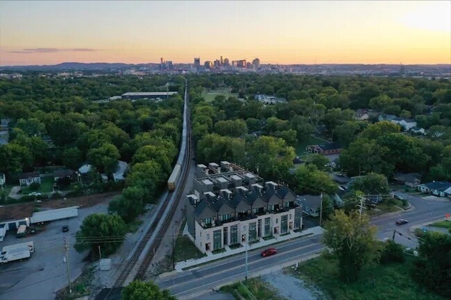 Building Photo - 738 Douglas Ave