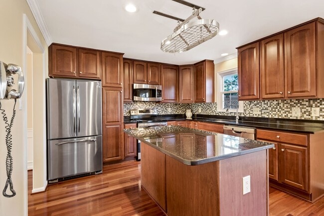 Building Photo - 8015 Merry Oaks Ln