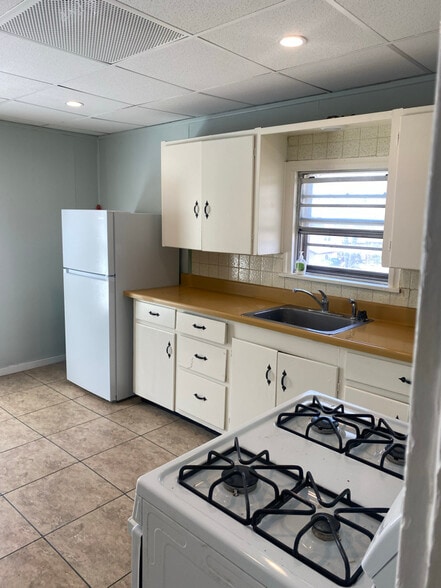 Building Photo - 1925 N Market St