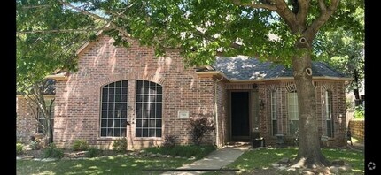 Building Photo - 700 Montrose Ct