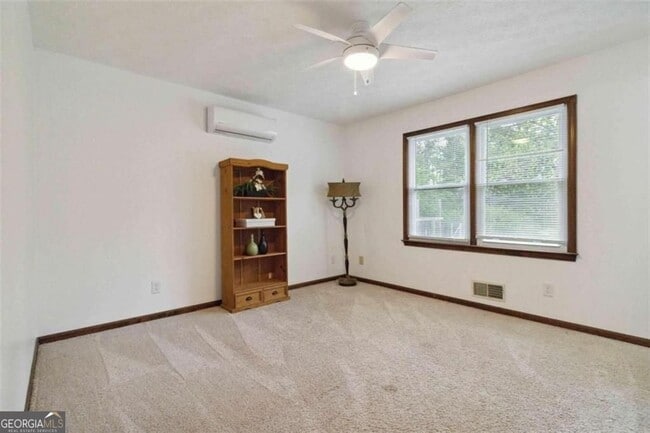 Building Photo - 3040 Land Rd